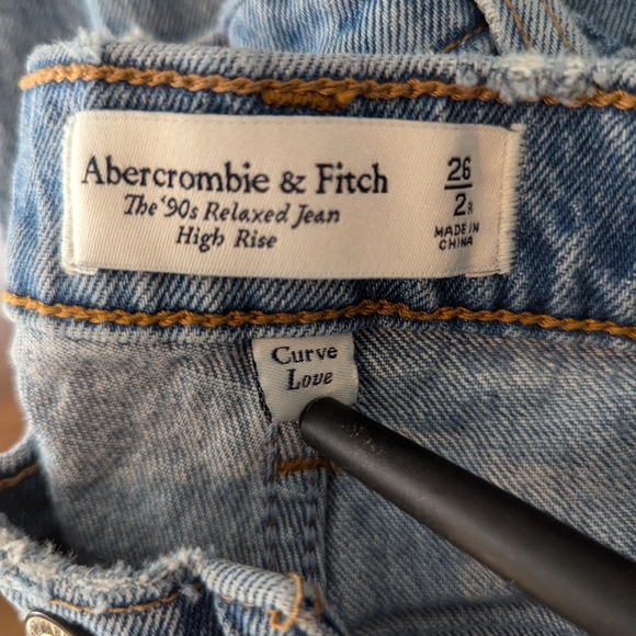 Abercrombie 90s relaxed curve love high rise jeans. 26/2 .. EUC - Picture 6 of 6